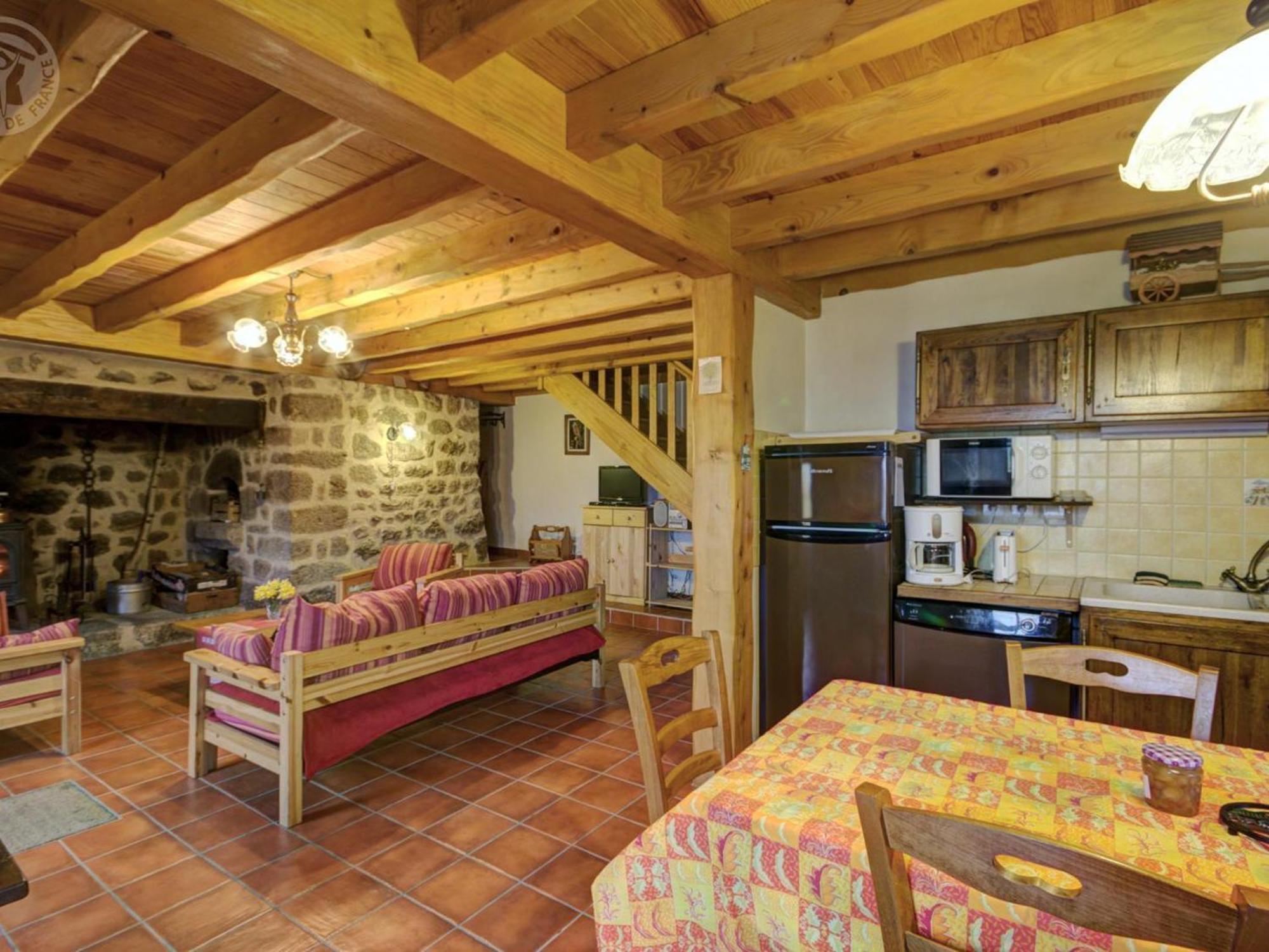 Charmant Gite Avec Terrasse, Cheminee Et Jardin, A Proximite Des Bois, Animaux Acceptes - Fr-1-496-205 Saint-Jean-Soleymieux 외부 사진