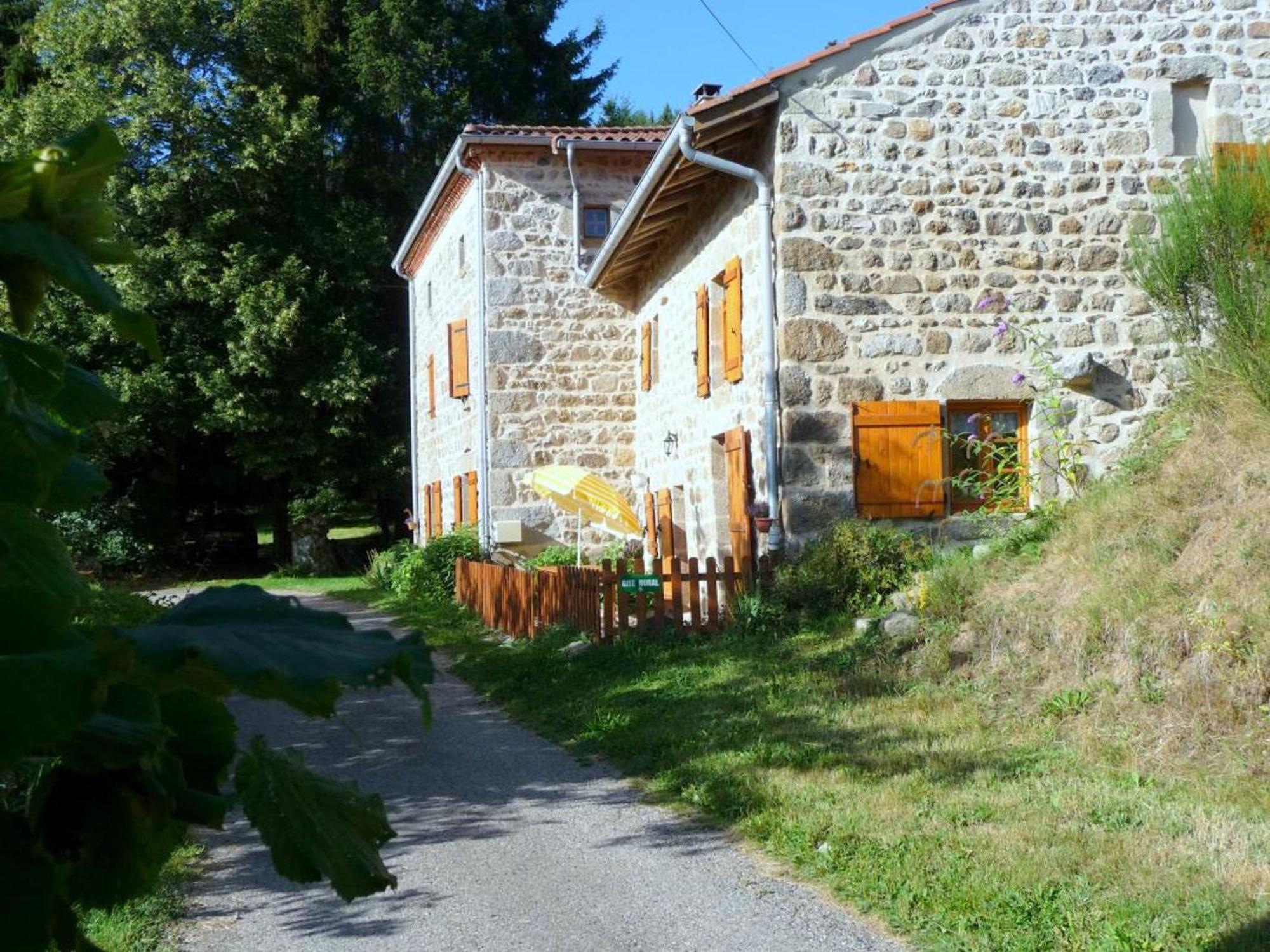 Charmant Gite Avec Terrasse, Cheminee Et Jardin, A Proximite Des Bois, Animaux Acceptes - Fr-1-496-205 Saint-Jean-Soleymieux 외부 사진