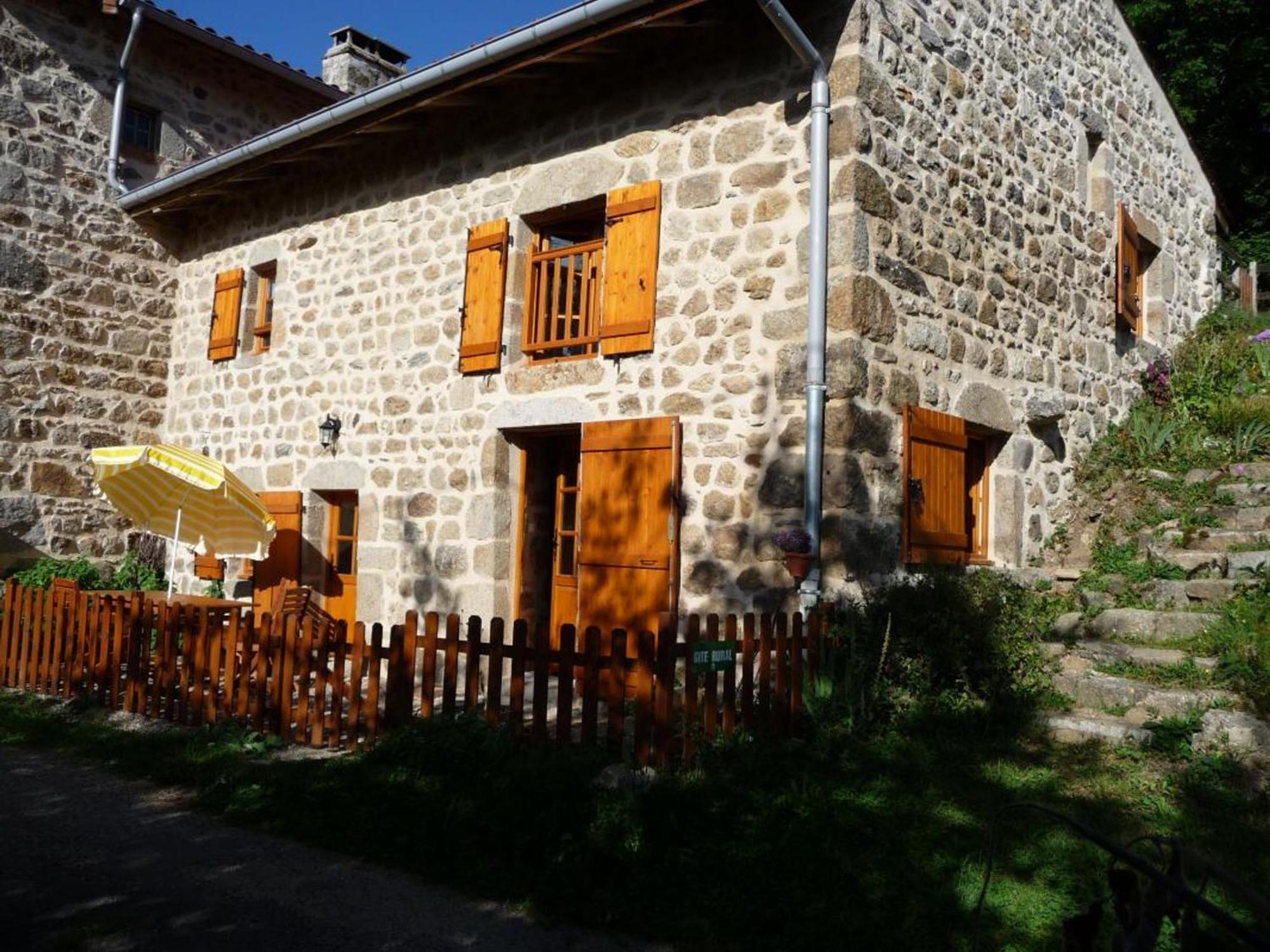 Charmant Gite Avec Terrasse, Cheminee Et Jardin, A Proximite Des Bois, Animaux Acceptes - Fr-1-496-205 Saint-Jean-Soleymieux 외부 사진